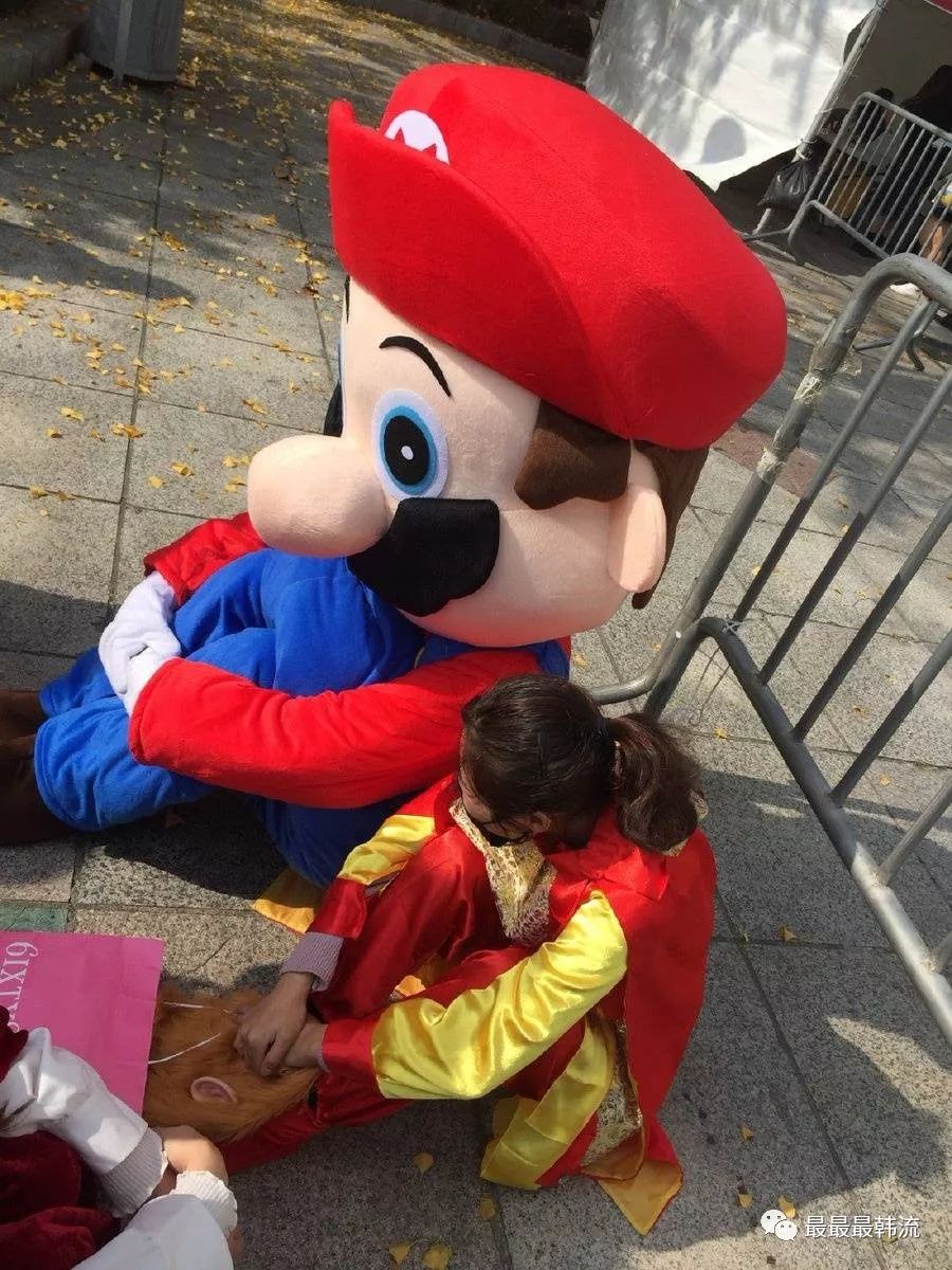 对玩偶的执念太深?原来他这么放飞自我