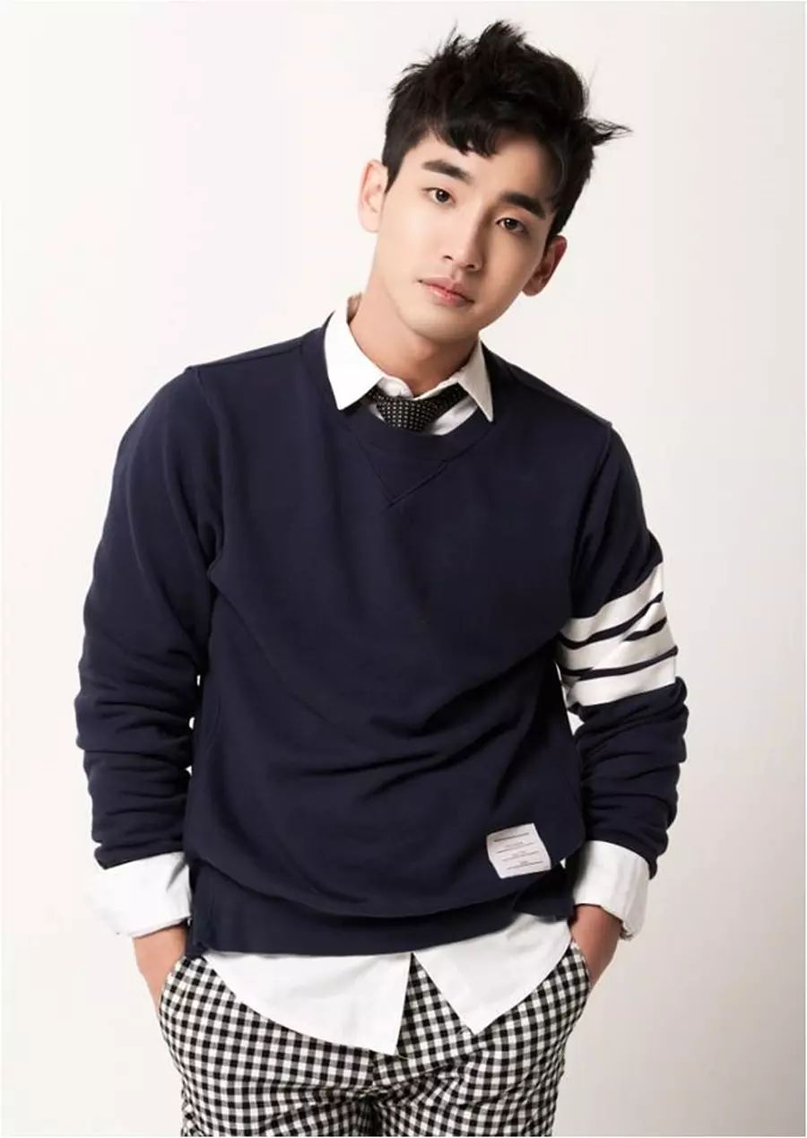 出演过《秘密森林》,《医疗船》的宋志浩(饰哥哥)