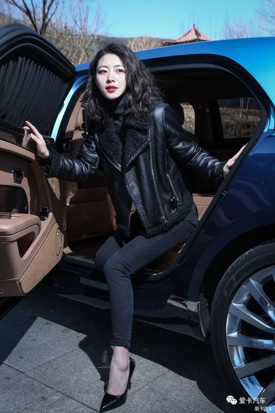 宾利车主的传奇经历,除了车好,老婆还这么美!