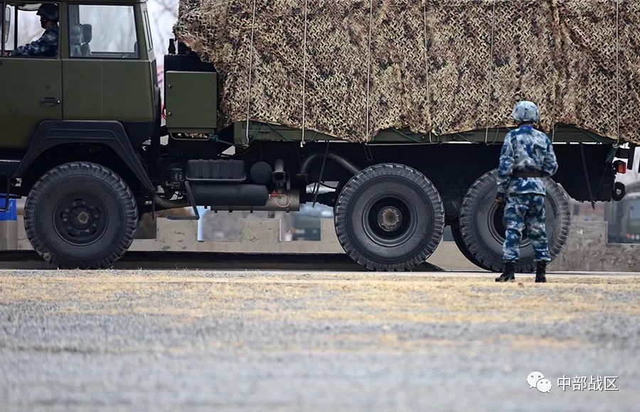 中部战区空军某基地实战条件下开展地面防空兵岗位练兵|空军|纠察