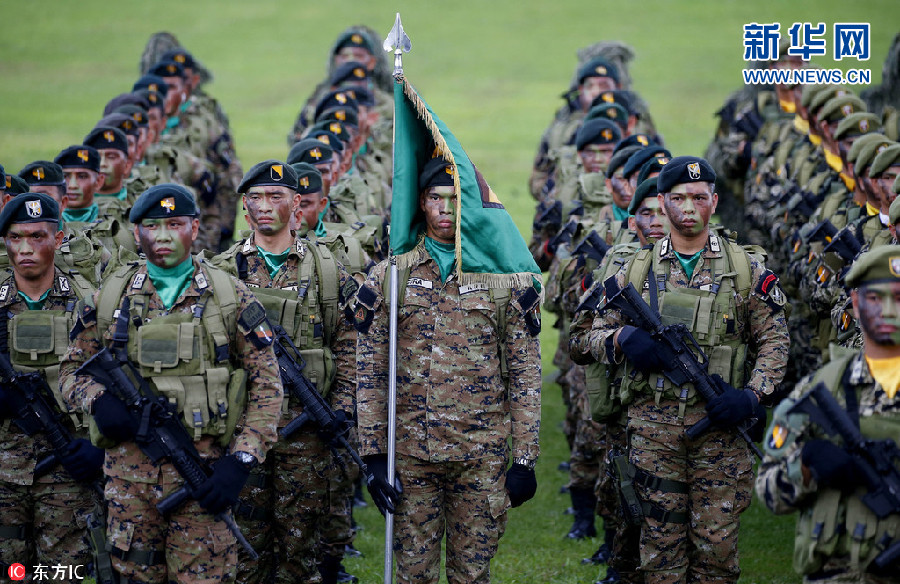 菲律宾举行阅兵庆祝建军82周年 总统杜特尔特出席