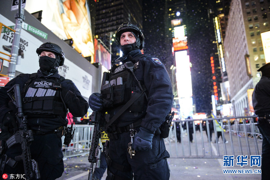 世界各地跨年迎新警察持枪巡逻安保升级