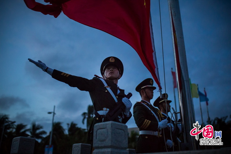 武警部队新 南极 的升旗手升起国旗向祖国致敬 手机新浪网 武警部队新 南极 的升旗手升起国旗向祖国致敬 手机新浪网