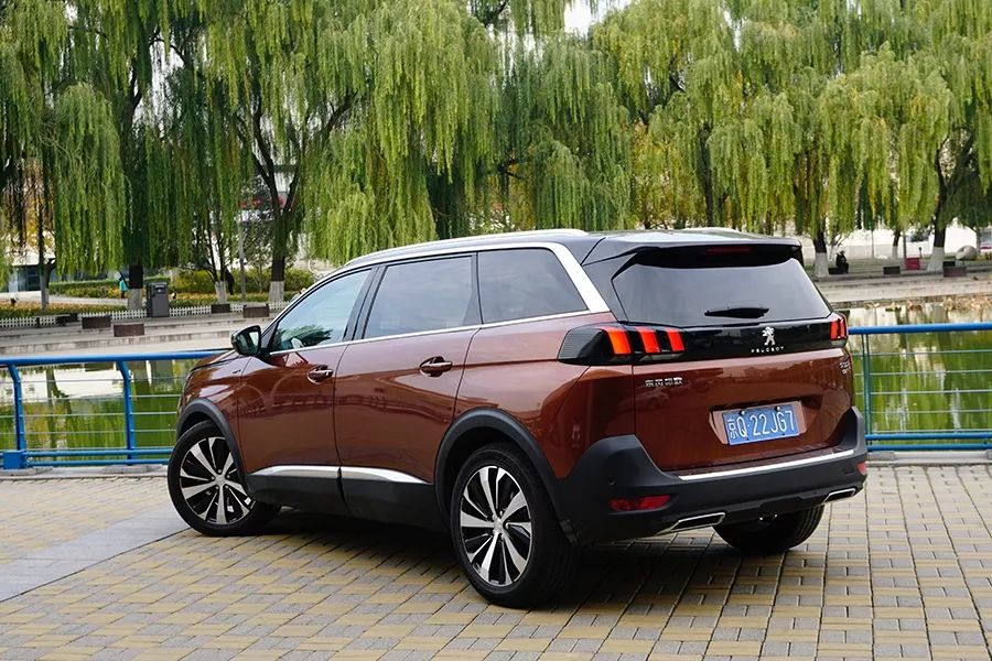 实用的法式浪漫东风标致5008试驾