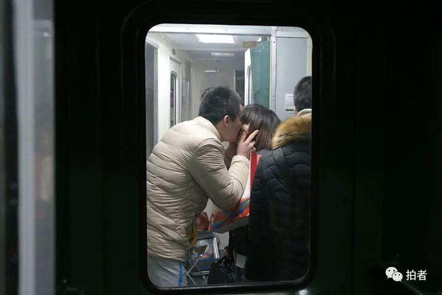 车站恋人吻