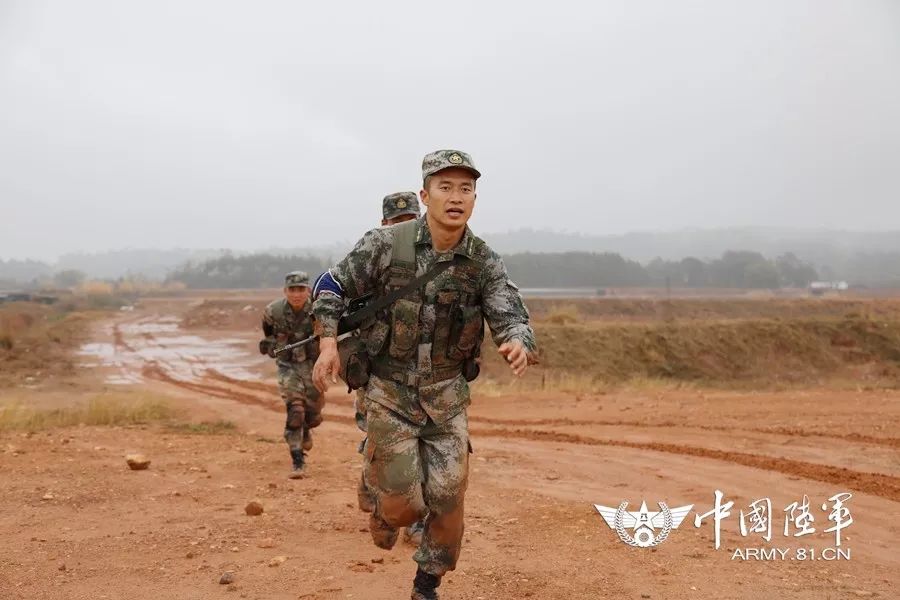 军队人大代表黄鑫这个连长功夫了得