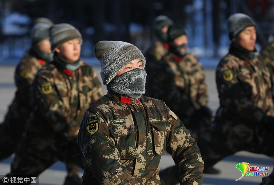 黑龙江黑河:森警官兵-40℃苦练 冰霜遮面如"铠甲兵团"