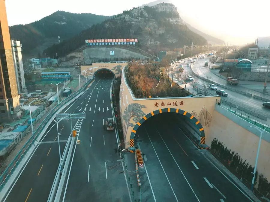 本地精选地面道路:如果想由南往北走玉函路地面道路,要在七里山路口处