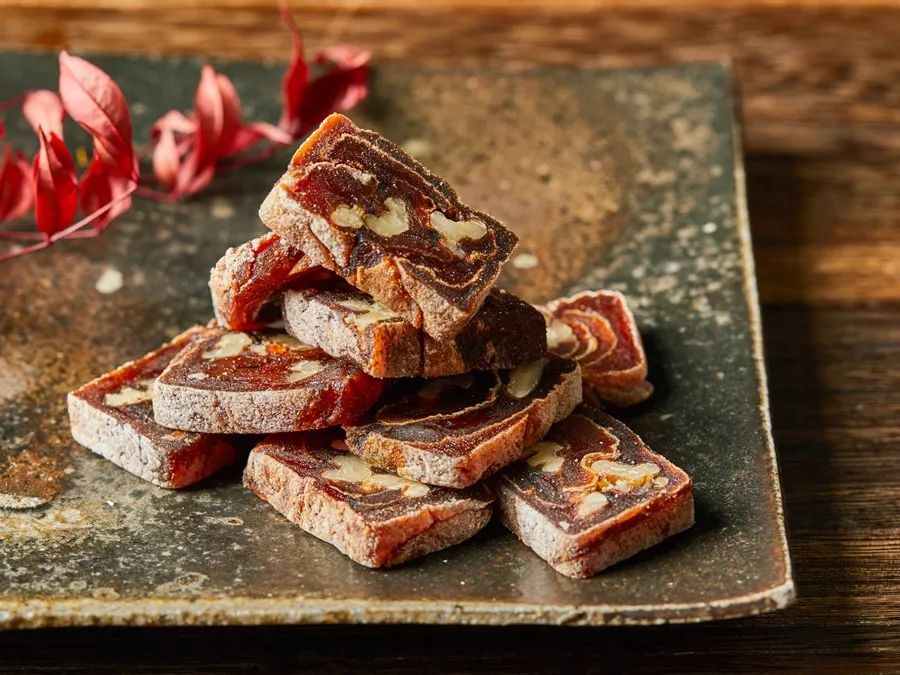 柿饼虽好,却很金贵,不能和海鲜,鸡蛋,牛奶,酒,红薯等一起吃,也不揭殚