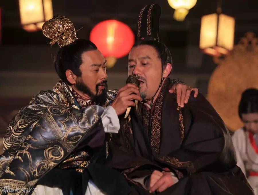 男子聚会后差点瞎了年底喝酒你可要注意啦