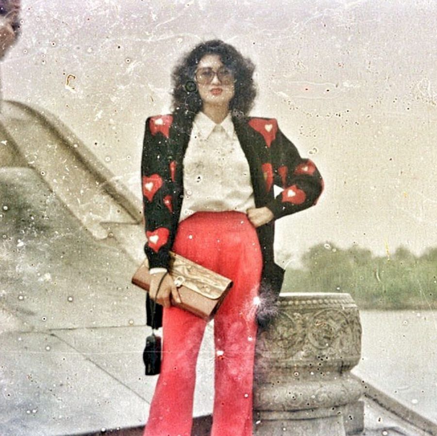 复古风在时尚圈盘旋了很久,父母们当年的穿着风格回潮:宽松的mom