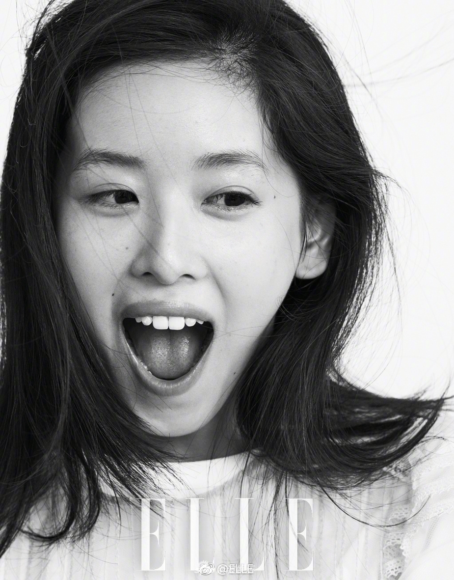 奶茶妹妹章泽天写真青春靓丽 撩发甜笑自信迷人