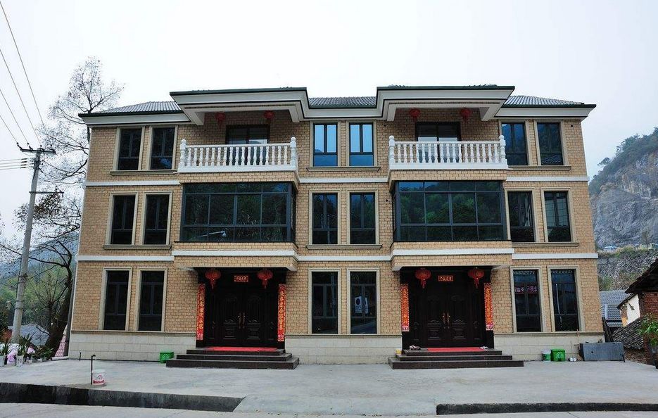 搬迁户住上别墅式的三层楼房