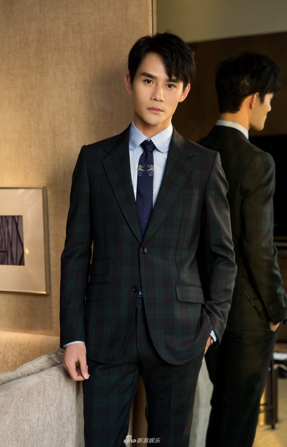 王凯为戏暴瘦惹粉丝心疼 礼服绅士风采翩翩