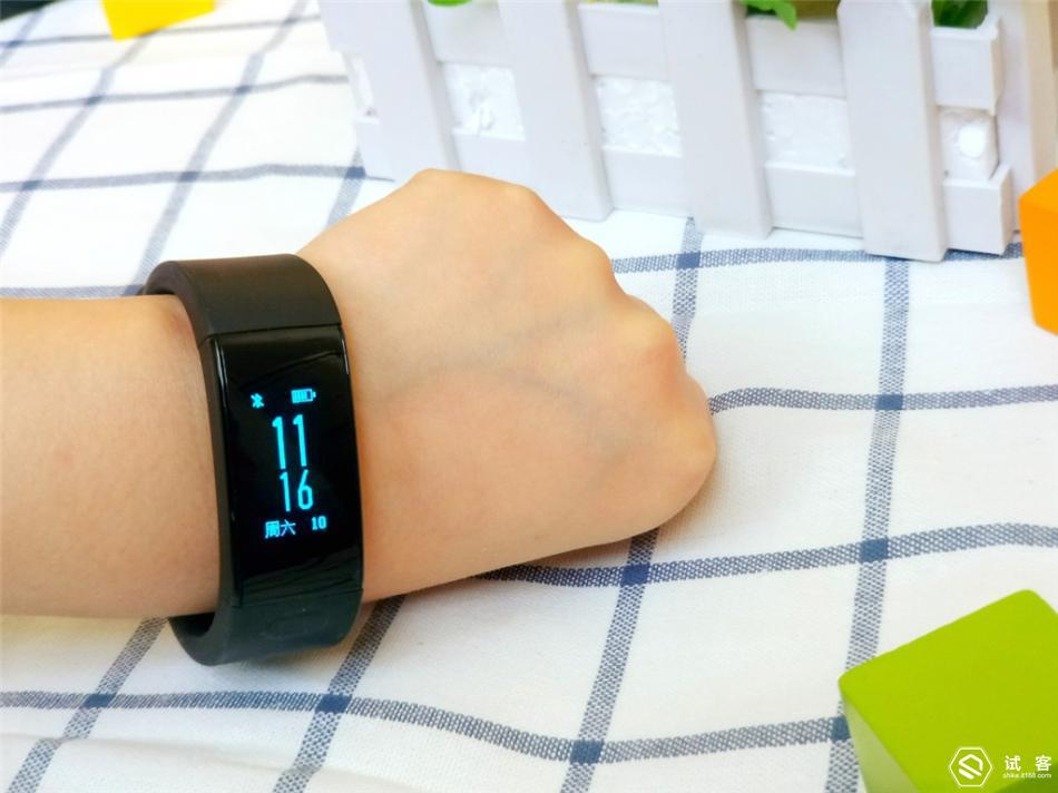 让你爱上运动的小助手——斐讯智能运动手环w1