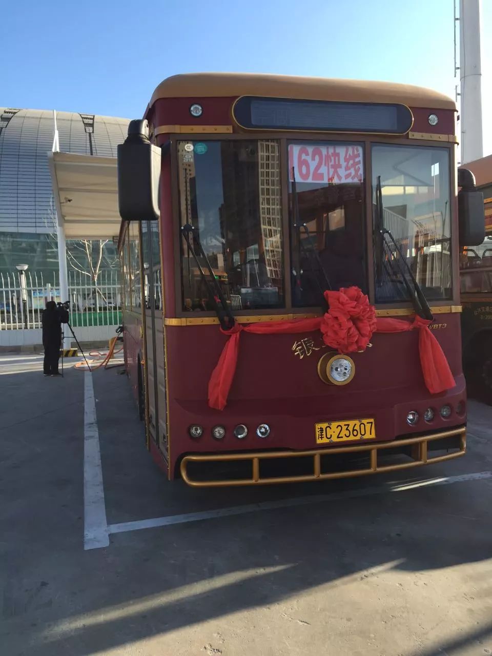 天津最美公交车来了复古铛铛车正式发车一起来穿越吧