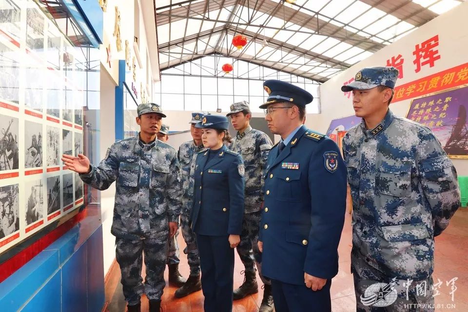 她把党的"好声音"送上雪山阵地,把强军正能量留在了甘巴拉