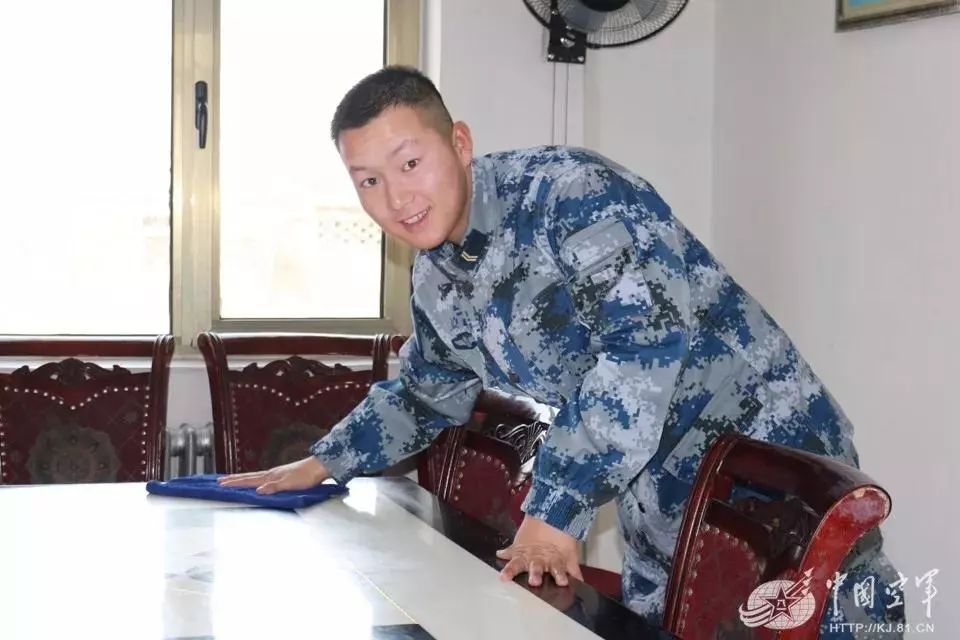 空军上等兵田旭:2018,要为新兵同志树立榜样,尽力做好传帮带工作,脚踏