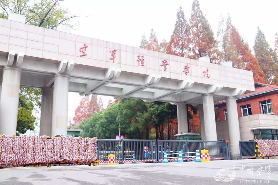 那么来到这里四个多月后,他们对预警学院印象和初来时有多大变化呢?