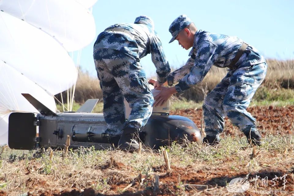 首次!空军后勤部组织运用无人机联合补给演练