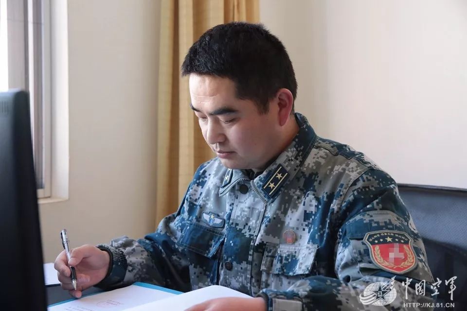 优秀机关干部标兵陈松明:地导尖兵的"幕后导师"瞿杨,地导某营发射保障