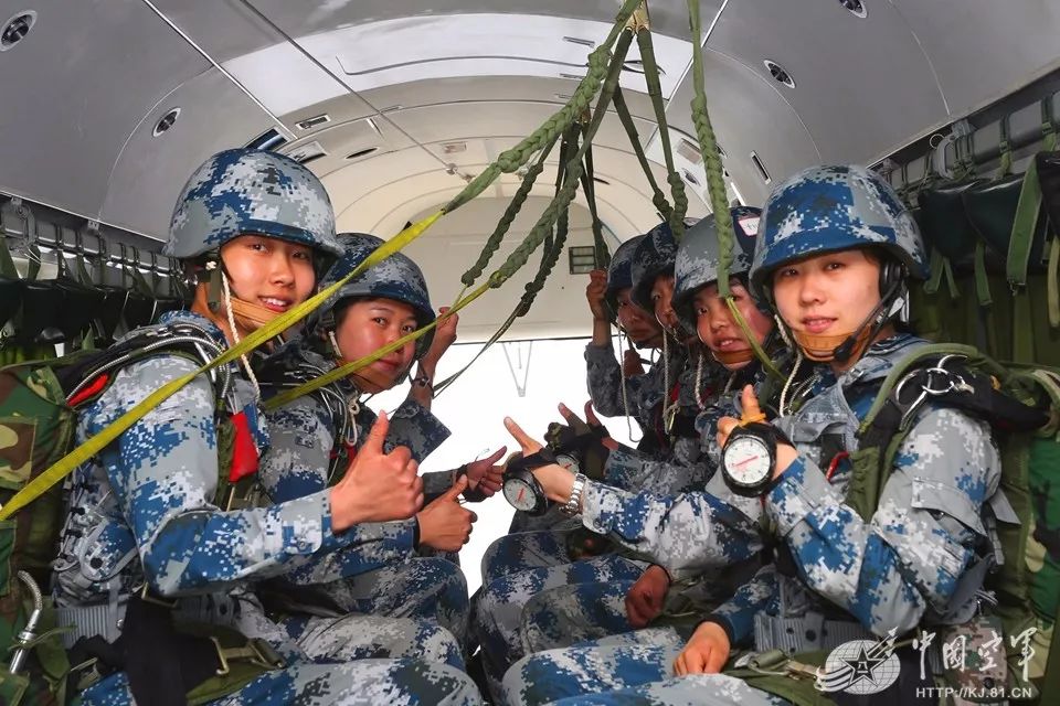 這才是真正的女神範兒|空降兵|跳傘|戰備_新浪軍事_新浪網