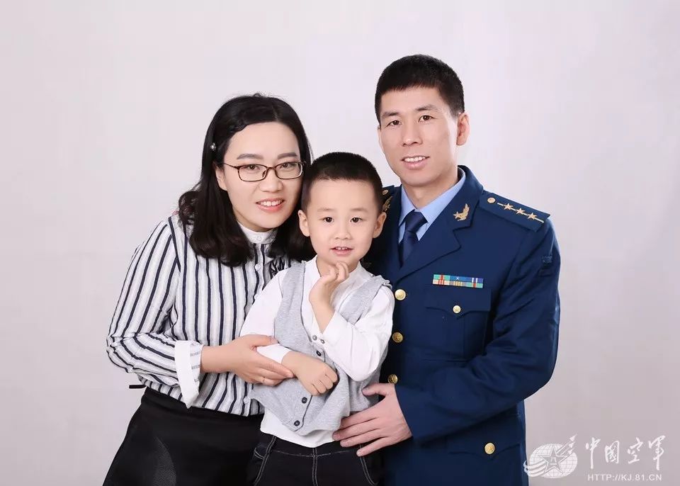 军嫂竟然当众投诉自己的老公是骗子看完泪奔