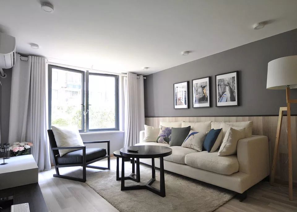 不吊顶,无石膏线,这些客厅天花,简单美!