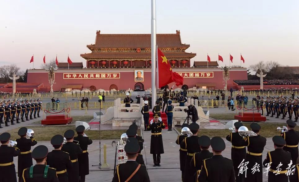 《解放军画报》记者带您全景观赏人民解放军天安门广场全新升国旗仪式