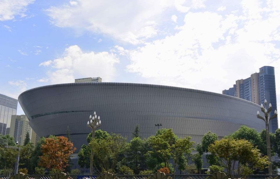 追星指南‖带你在成都大魔方看演唱会 吃好喝好住好玩好