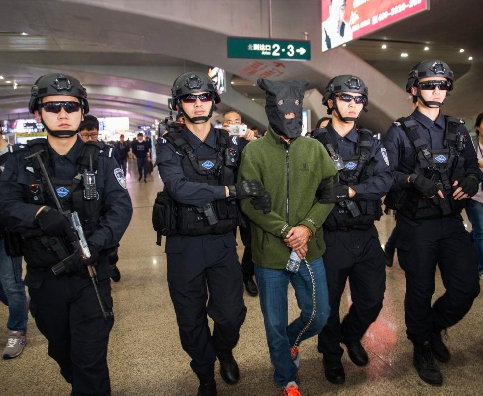 《惊天大劫案》:震惊全国的广州番禺运钞车抢劫案,广东刑警21年接力