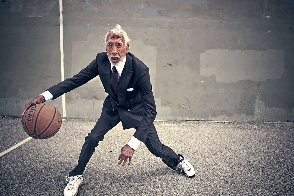 老年人打篮球图片