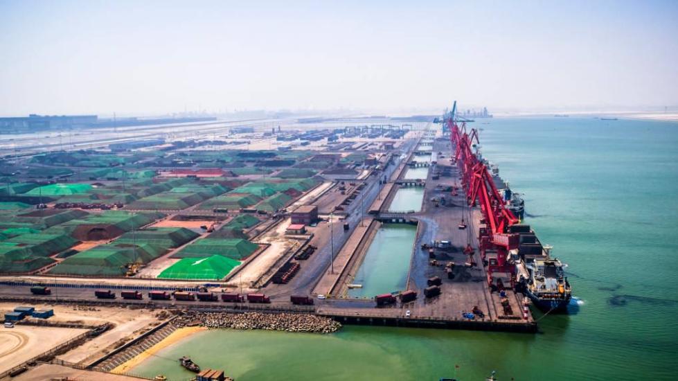 2亿立方米,如果按1立方米连续堆放,可绕地球3圈,创造出中国港口建设史