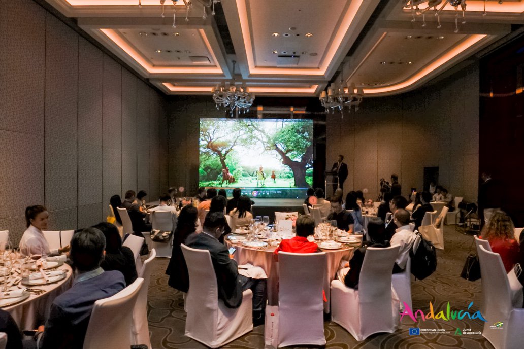 与来自上海旅游业界的嘉宾们分享安达卢西亚的丰富独特的旅游资源