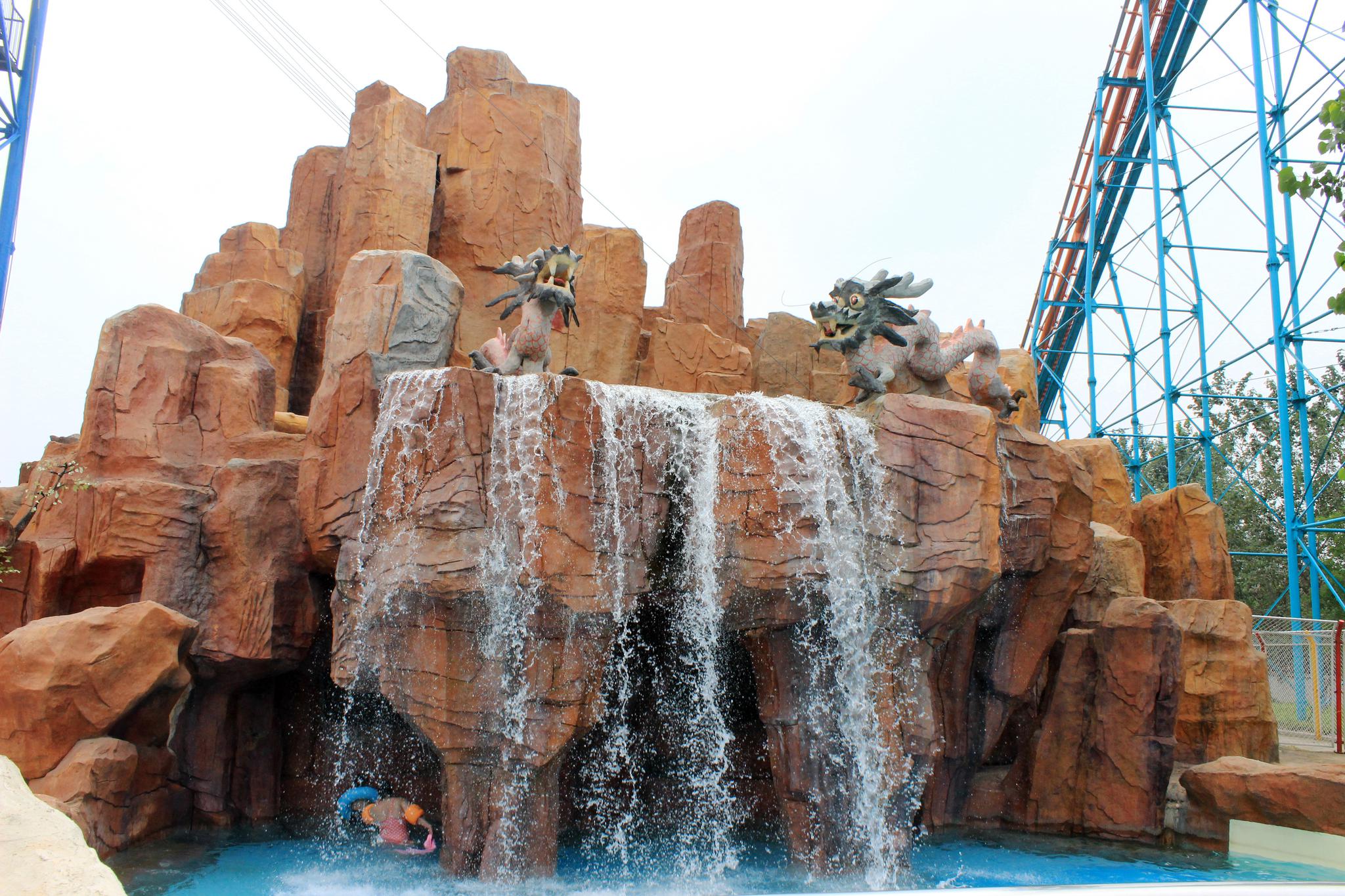 阿酋湾水上乐园激情来袭开启酷爽玩水季