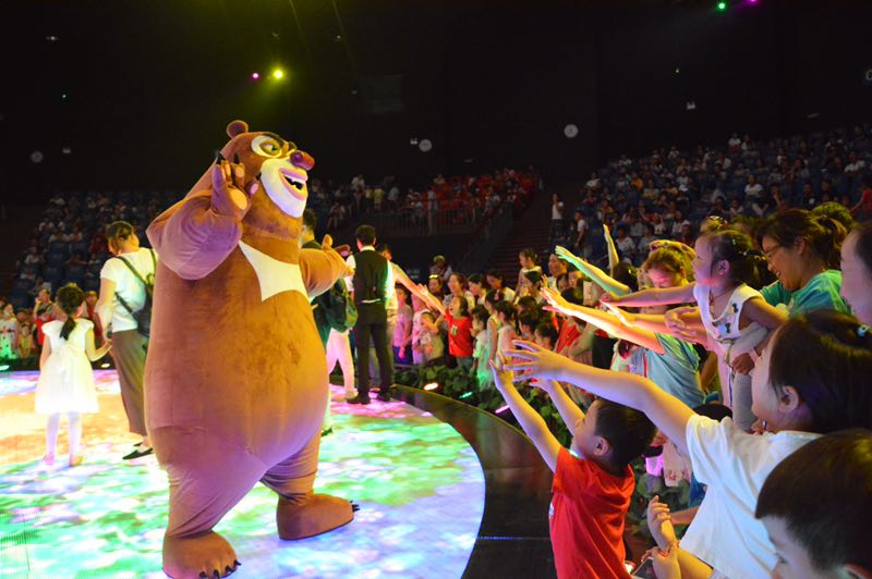 熊出没大明星空降芜湖方特 引爆熊粉见面会现场_新浪旅游_新浪网