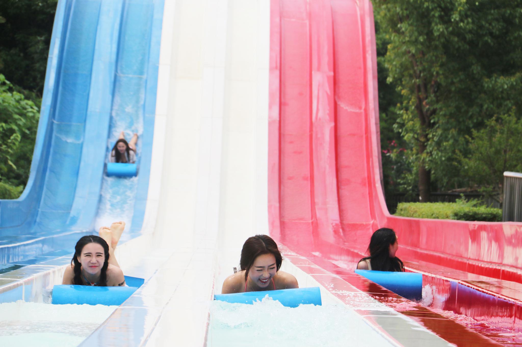 一炎不合就玩脱方特水上乐园比基尼惹火趴热力呈现