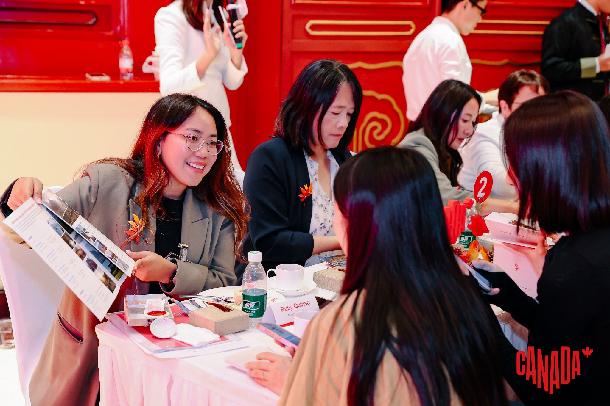 媒體伙伴與加拿大代表進(jìn)行圓桌交流