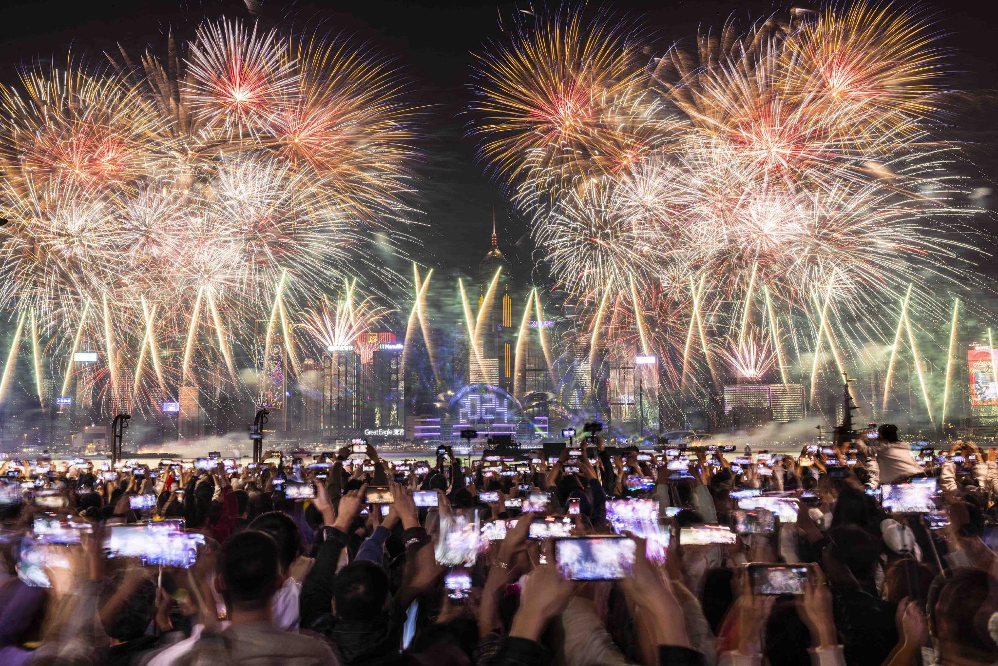 香港最大规模跨年倒数烟花音乐汇演全城欢聚乐迎2024