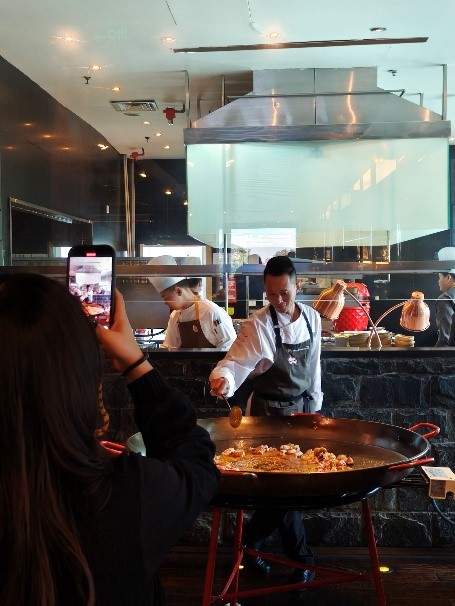 海鲜饭烹饪展示