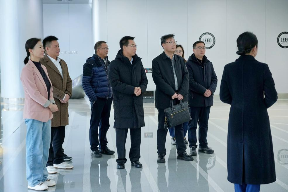 兴汉胜境一行莅临北京新浪总部大厦参观交流