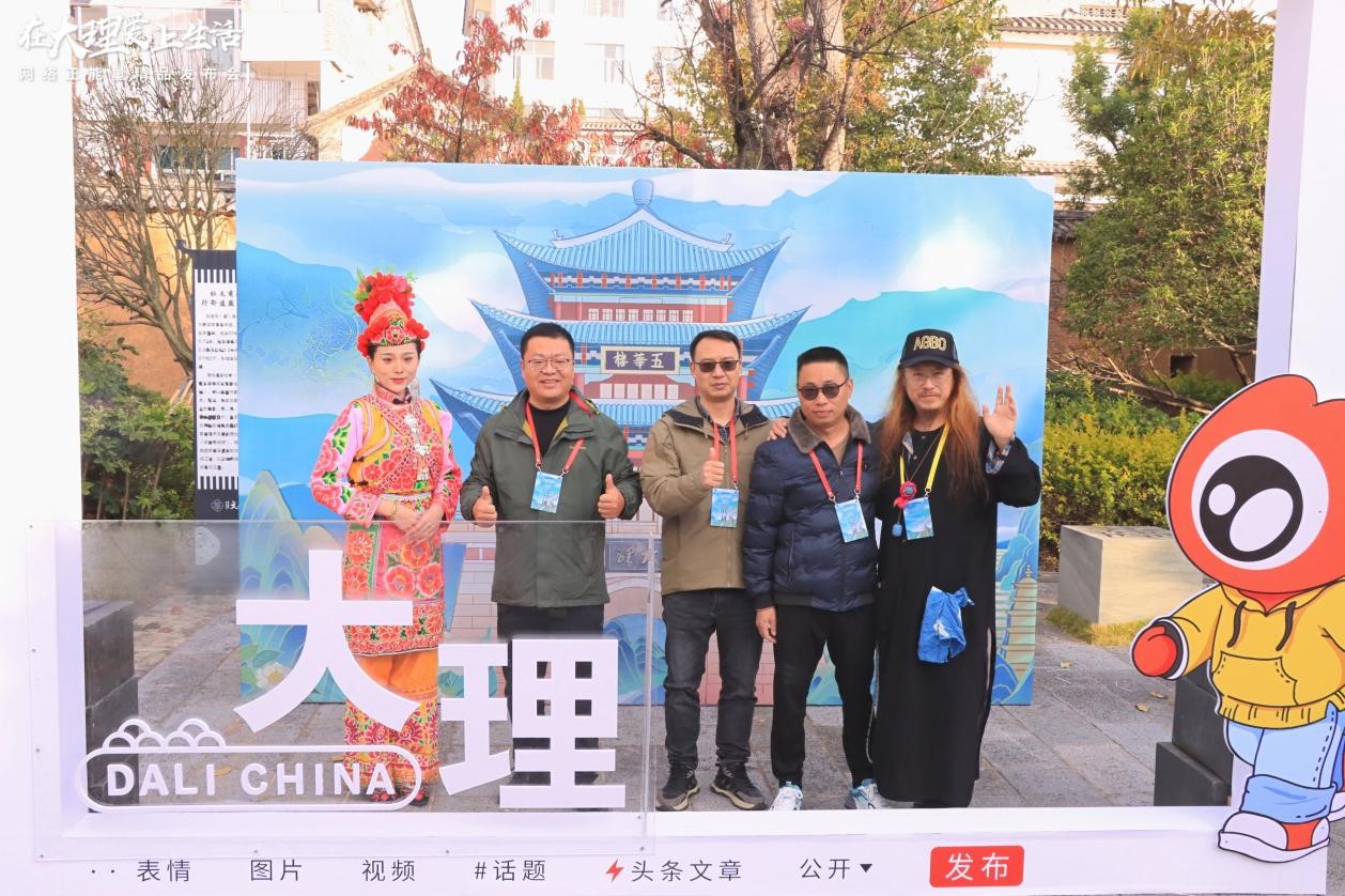 活动现场博主合影互动