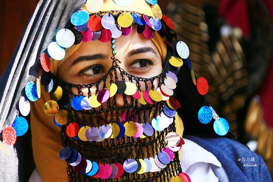 埃及街拍别样风情的头巾美女