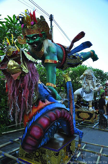 印尼巴厘岛遇见巴厘岛的恶魔大游行