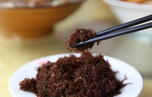 酸蚂蚁:龙陵特产的一种体型较大的暗黄色蚁种,体内含氨基酸,蛋白质40