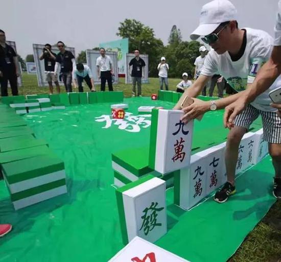 真人cs攻防箭挑战   你还坐在室内玩着无味的四人"麻将"吗?