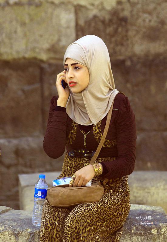 埃及街拍别样风情的头巾美女
