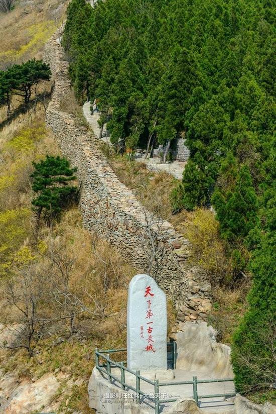 摄影师又来到了"天下第一古长城",登上西寨门,烽火台,楚长城遗址遥遥