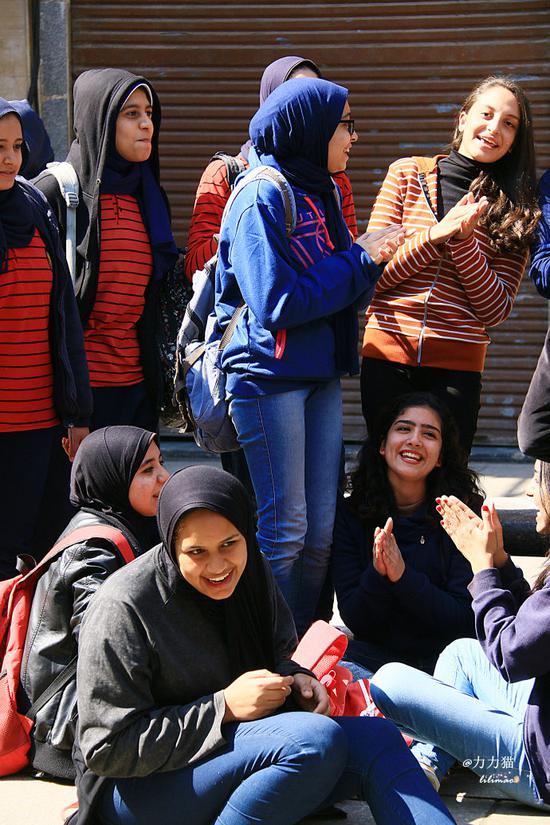 埃及街拍别样风情的头巾美女