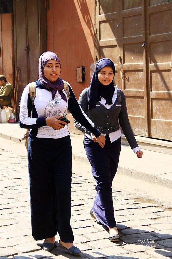 埃及街拍别样风情的头巾美女